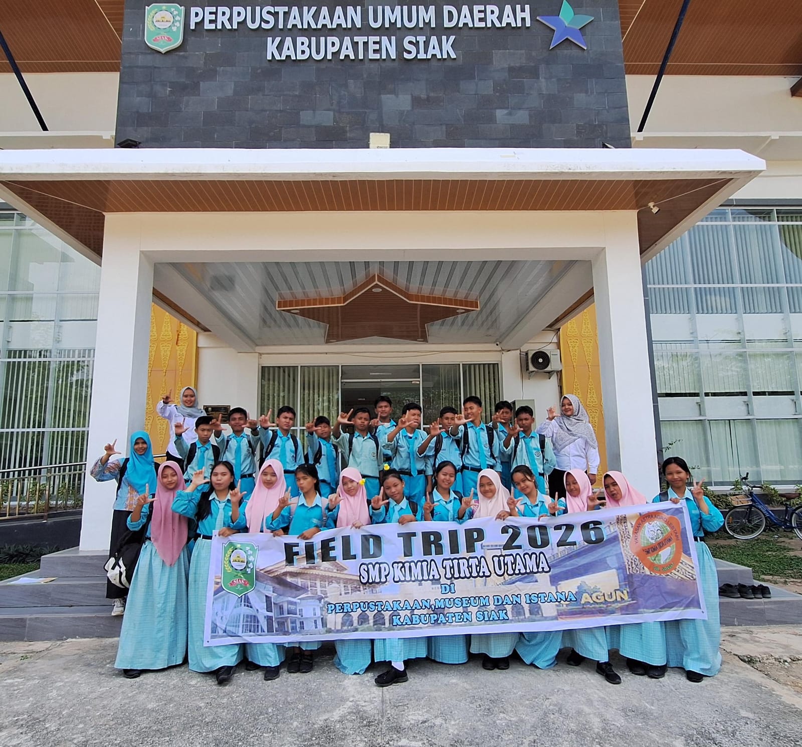 Cover : Siswa SMP Kimia Tirta Utama Lakukan Studi Tur ke Perpustakaan Kabupaten Siak