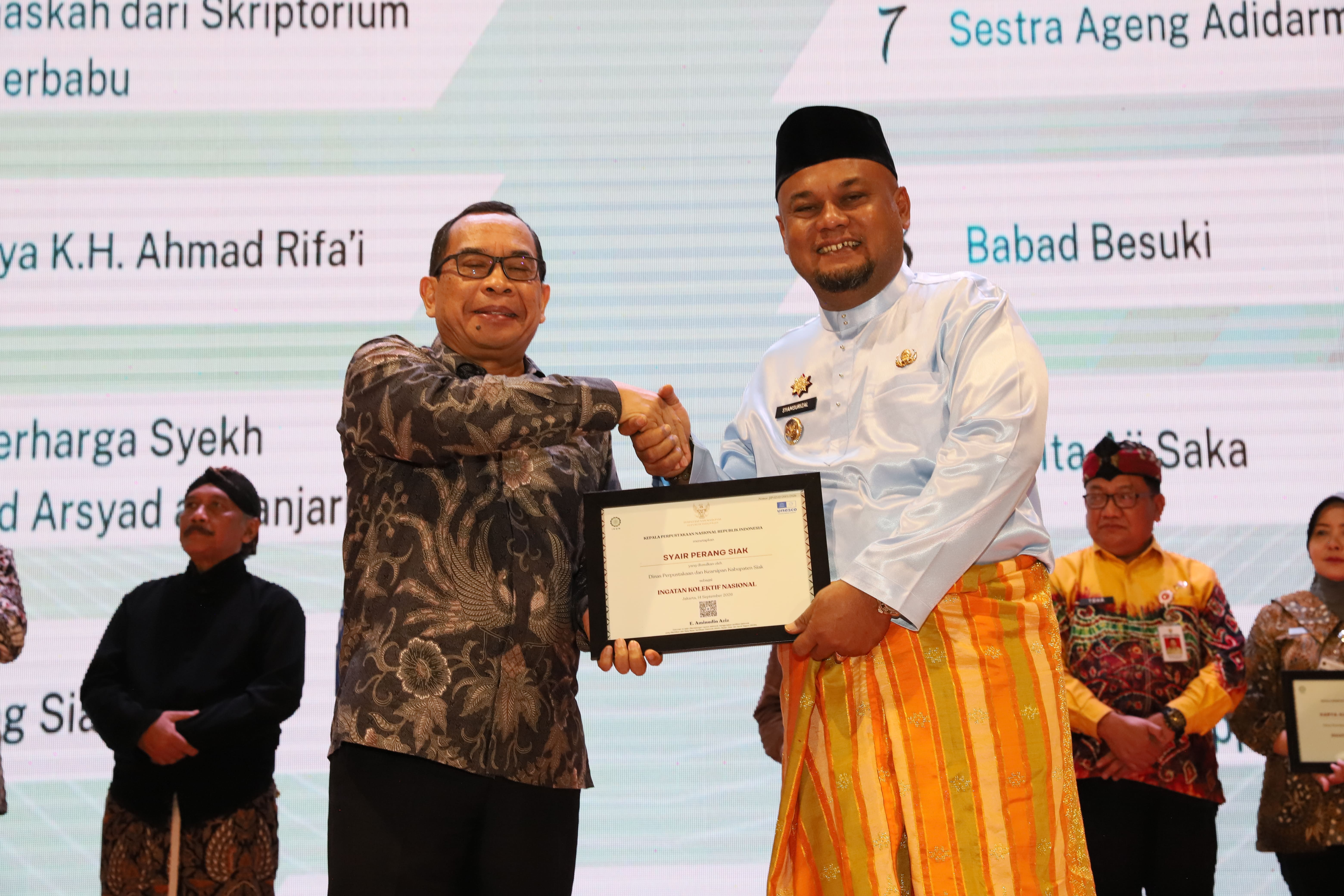 Kado Spesial HUT Ke-27 Kabupaten Siak, Wakil Bupati Syamsurizal Terima Penghargaan Ingatan Kolektif Nasional 2026